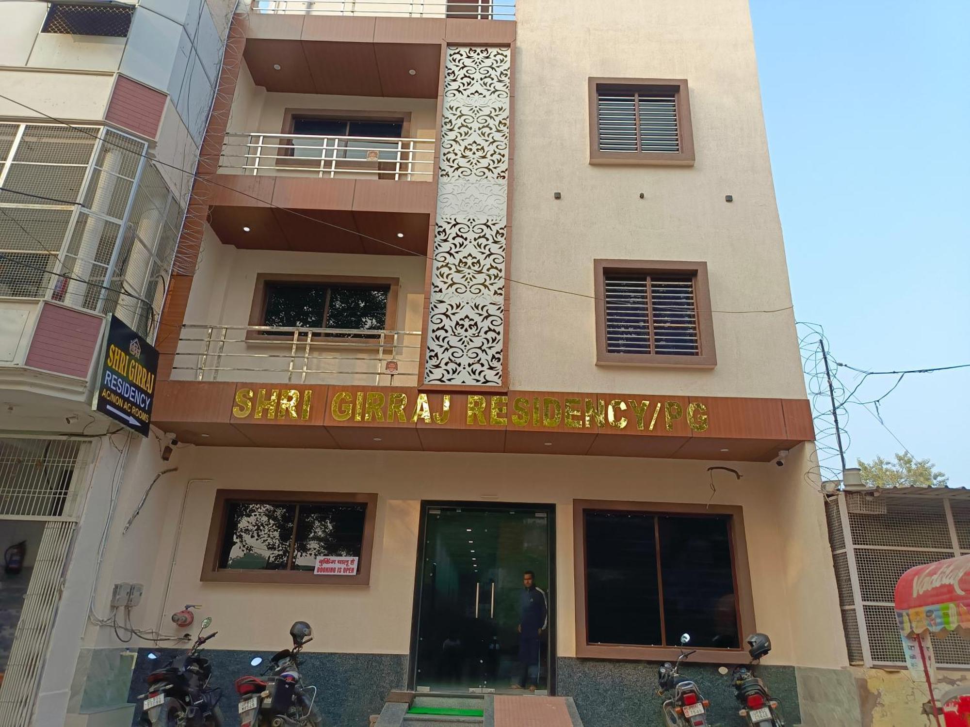 Готель Shri Girraj Residency Матхура Екстер'єр фото